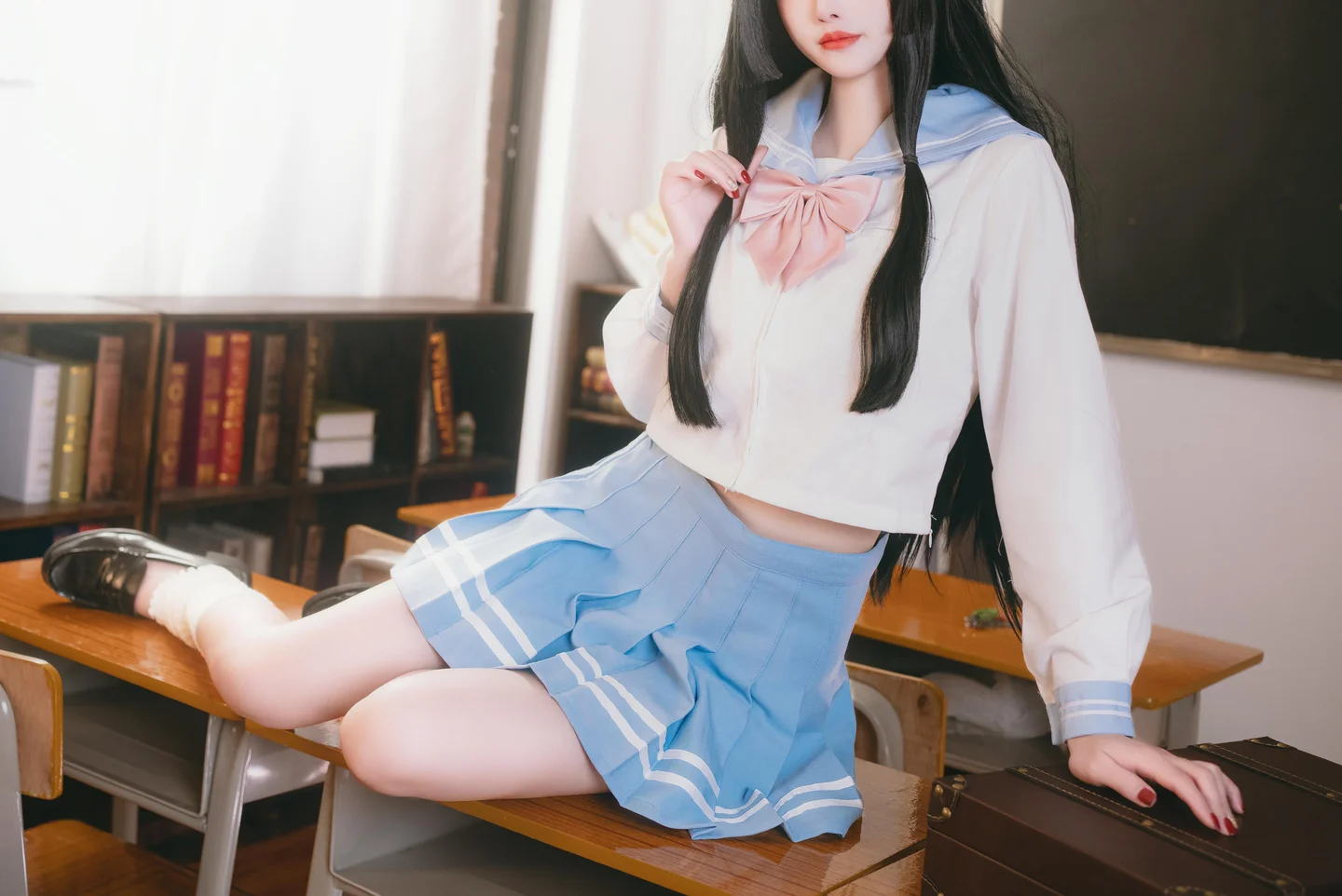 鹿八岁baby_No_114_给胡桃的小小惩罚_65P,1V_195MB tg@simisebaisi 【丝足阁】012.webp